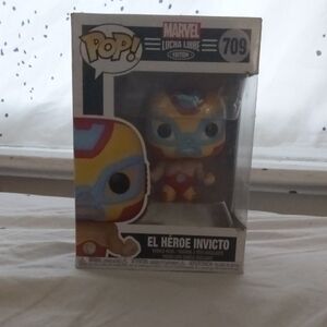 Marvel El Héroe Invicto Figure - Red, Blue, Yellow